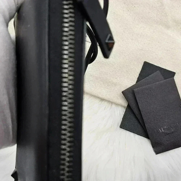 🎁Valentino Garavani Black  Leather Strap Walllet🎁 - Picture 5 of 17
